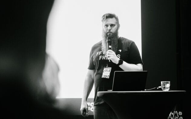 Forward Forever Olli